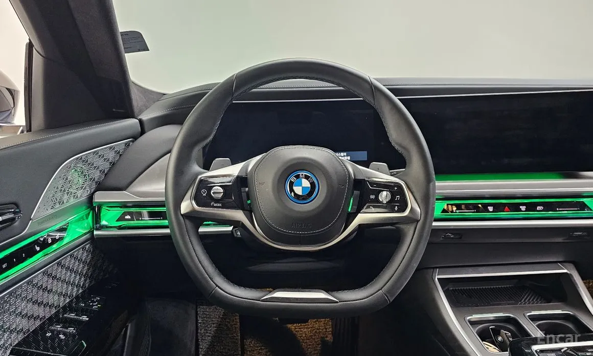 Фото 13 - BMW 7 Series