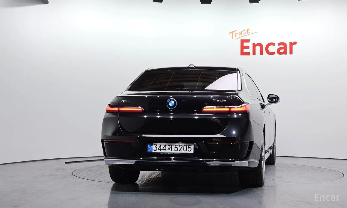 Фото 4 - BMW 7 Series