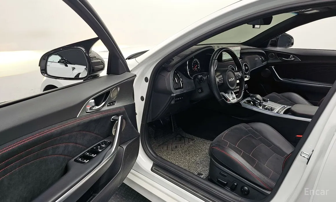Фото 11 - Kia Stinger