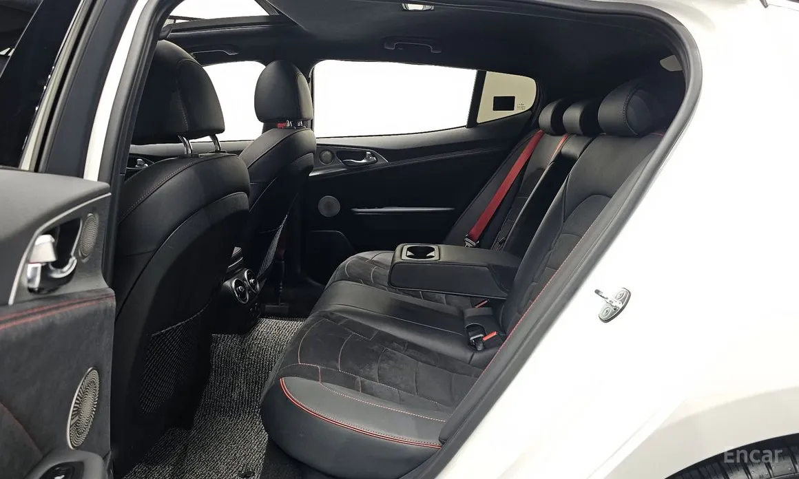 Фото 12 - Kia Stinger