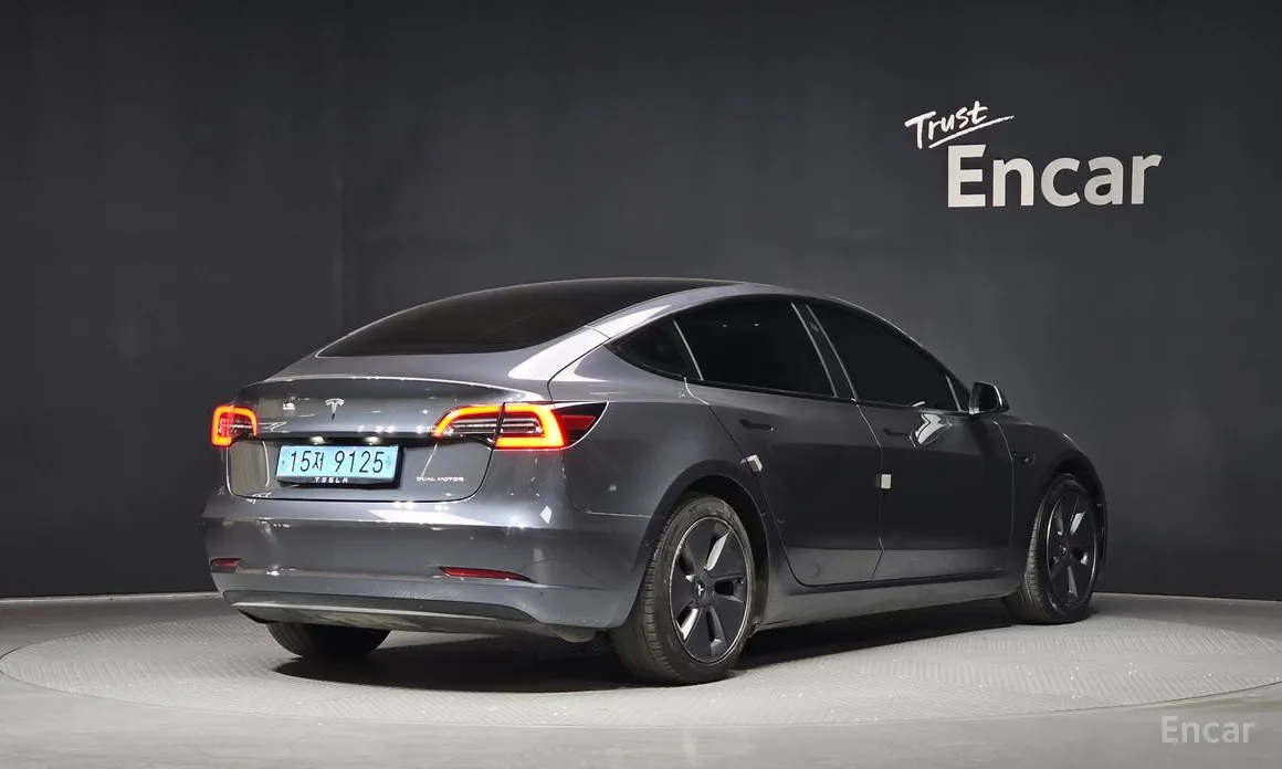 Фото 2 - Tesla Model 3