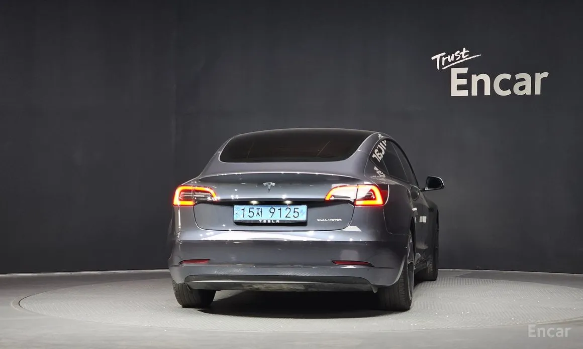 Фото 4 - Tesla Model 3