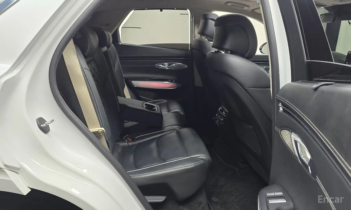 Photo 12 - Genesis GV70