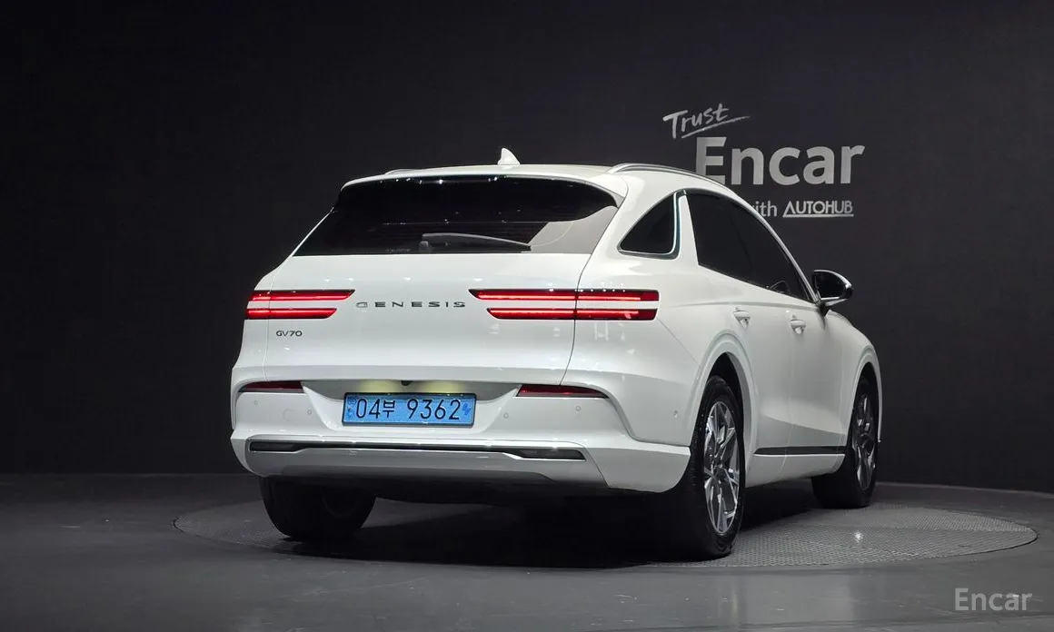 Photo 4 - Genesis GV70