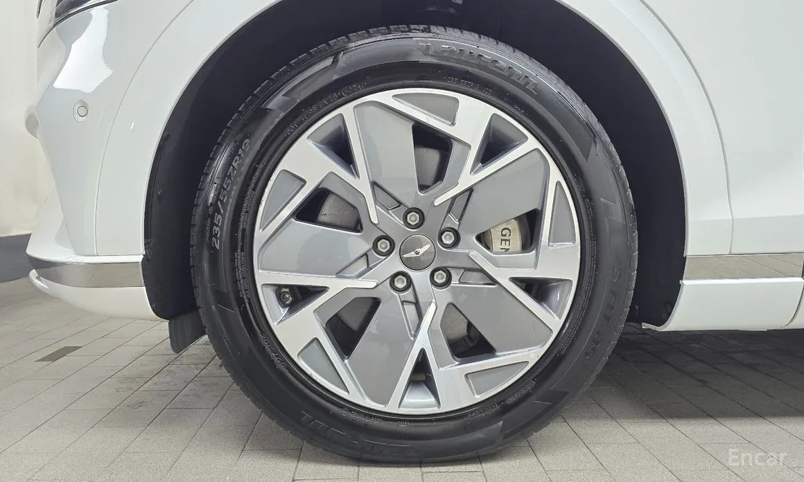 Photo 5 - Genesis GV70