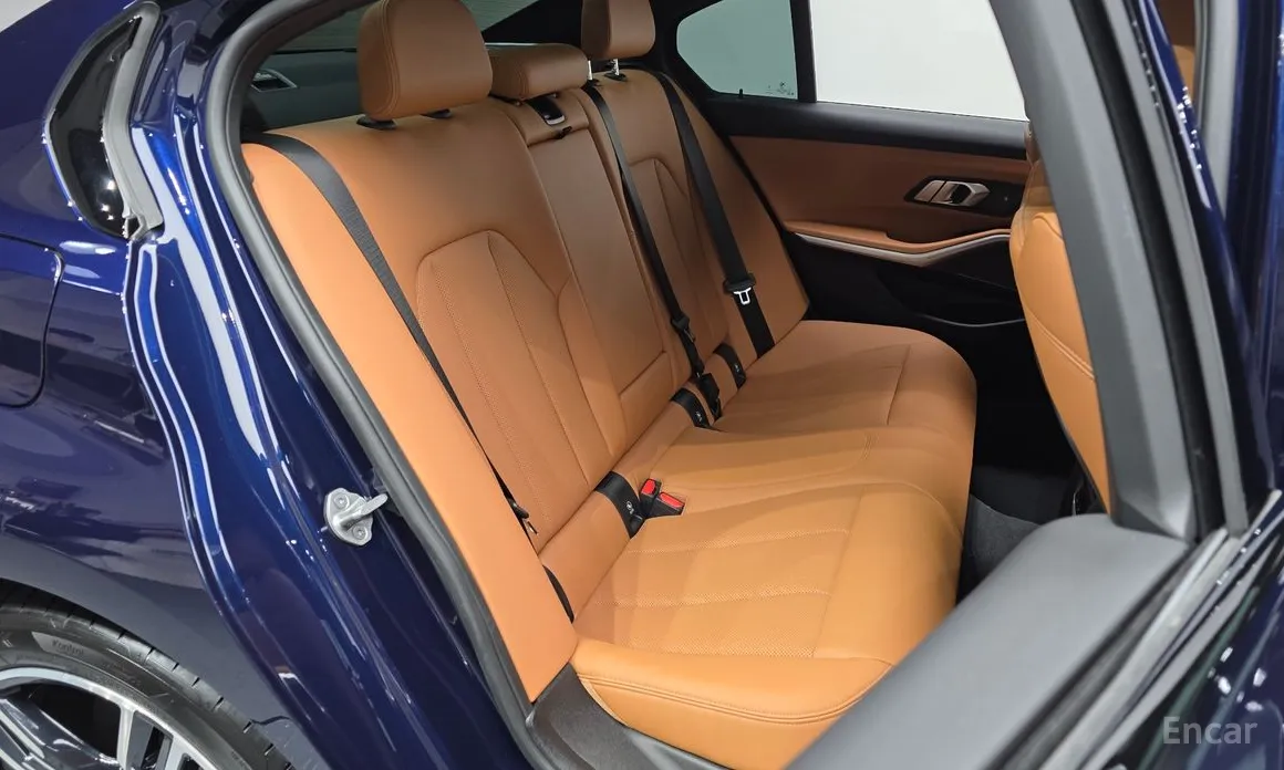 Photo 12 - BMW 3 Series