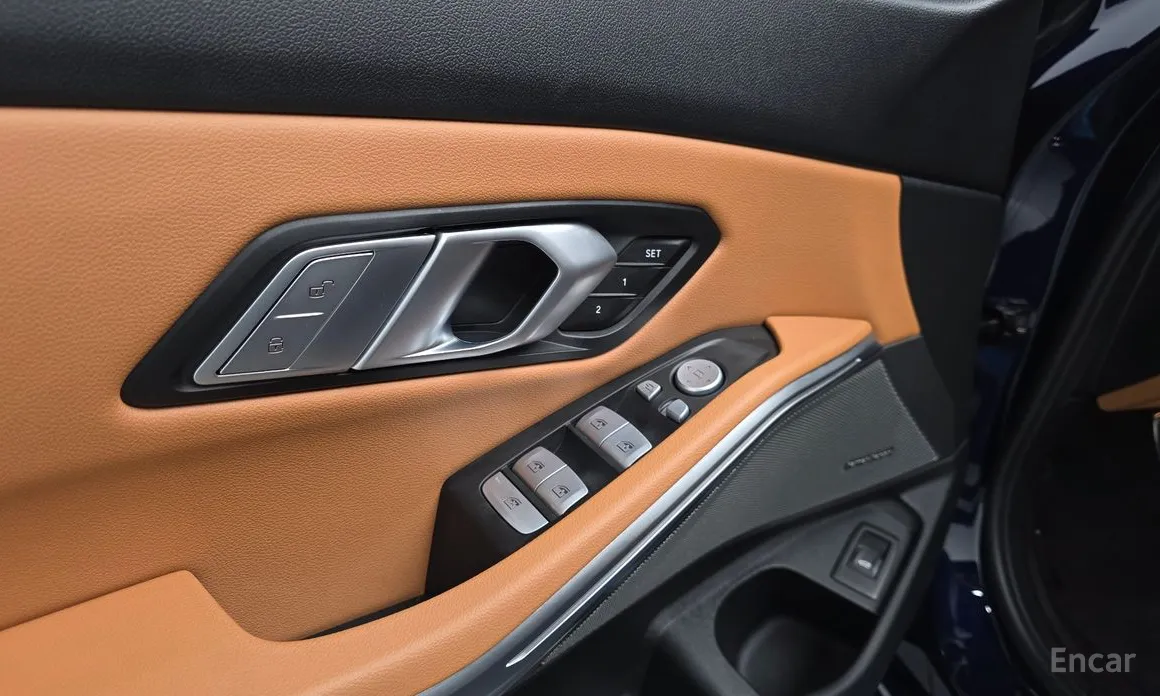 Photo 18 - BMW 3 Series