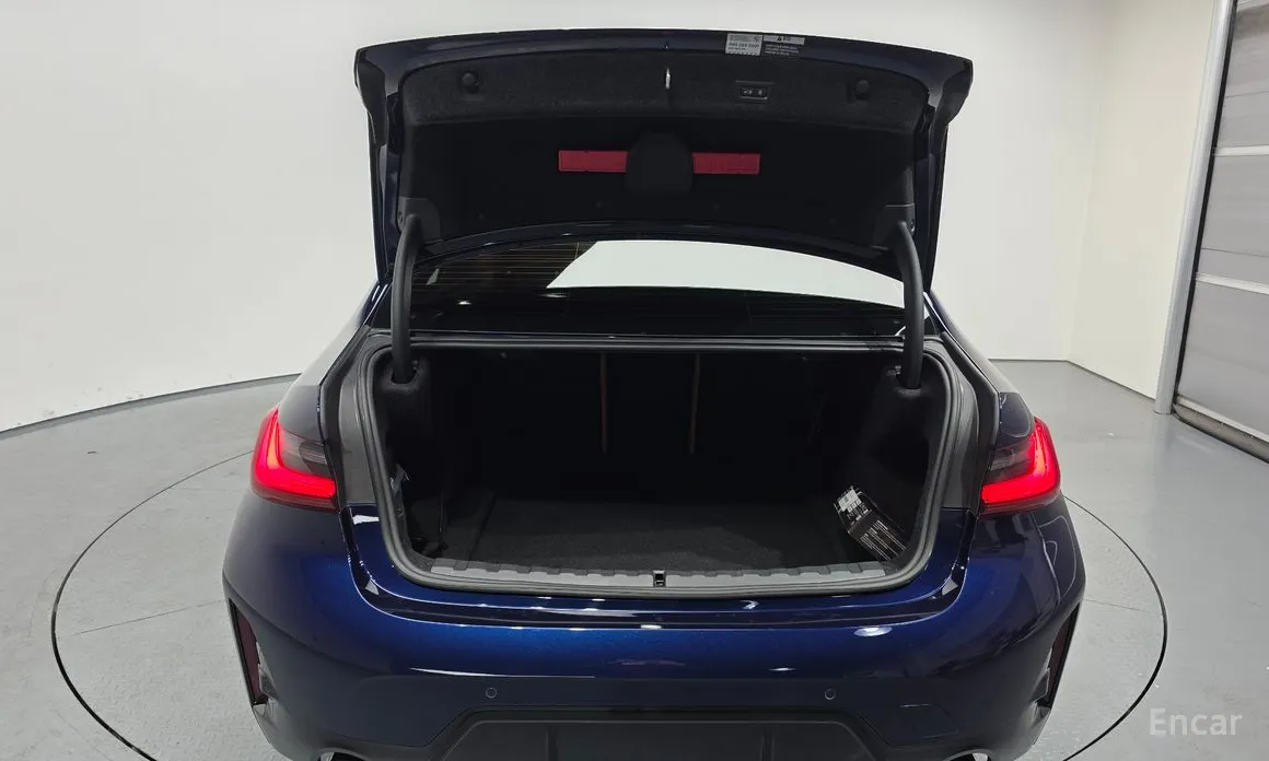 Photo 20 - BMW 3 Series