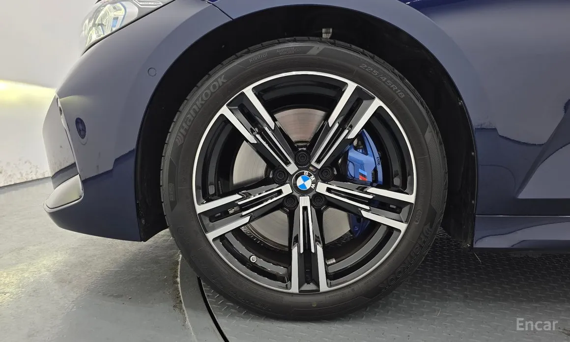 Photo 5 - BMW 3 Series