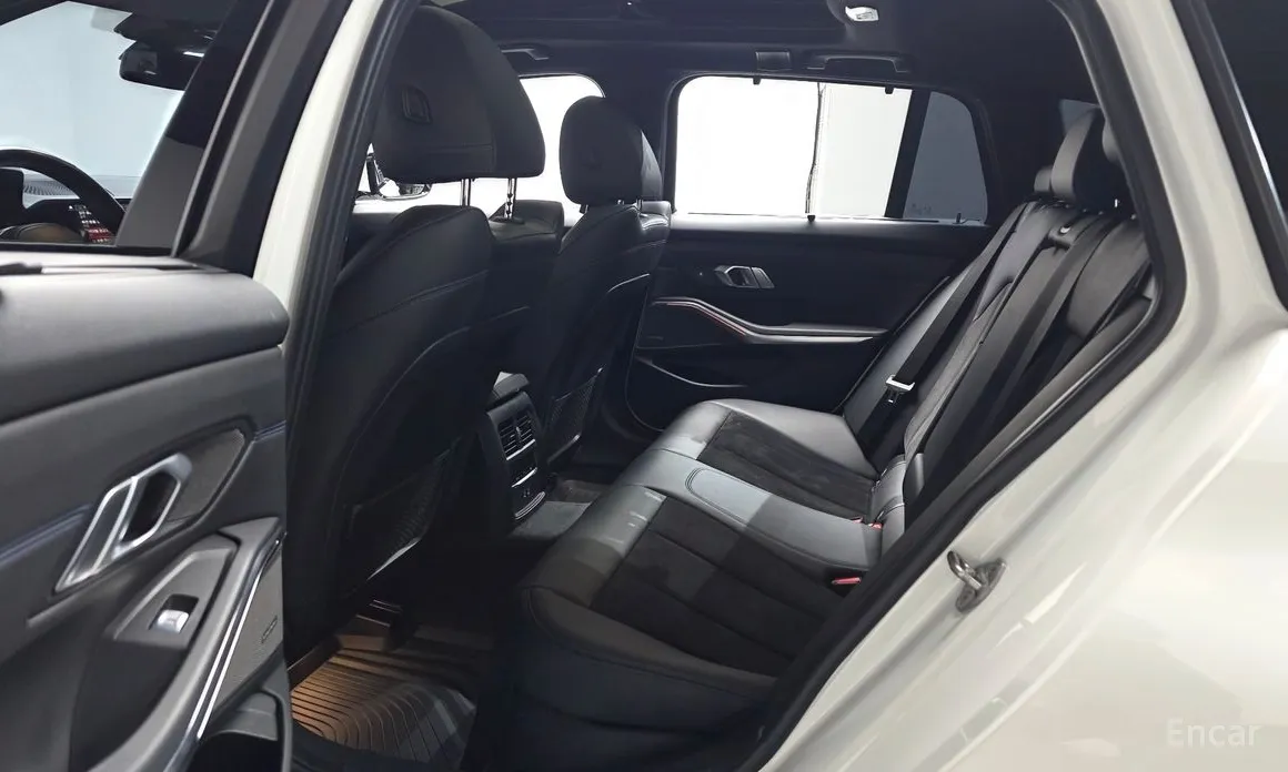 Photo 12 - BMW 3 Series