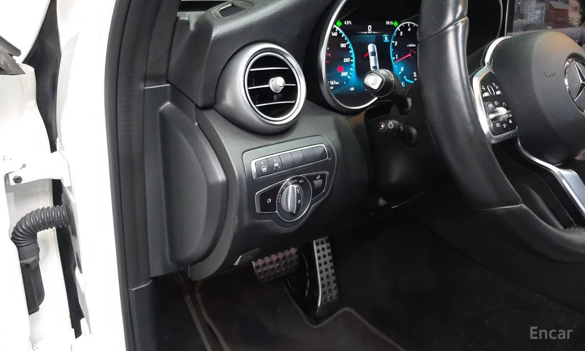 Фото 13 - Mercedes-Benz C-Class