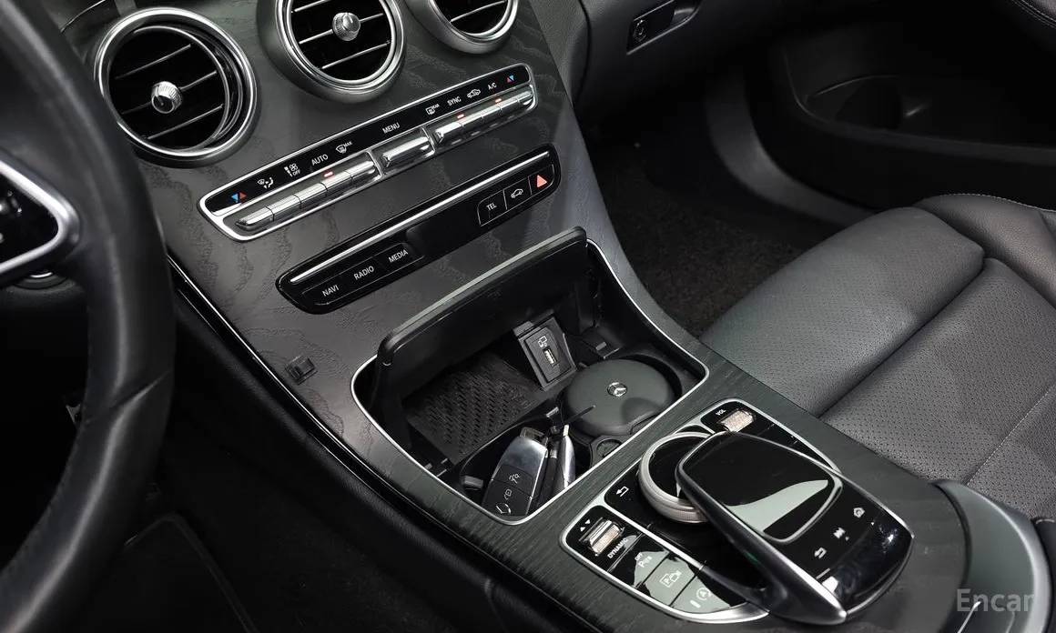 Фото 17 - Mercedes-Benz C-Class