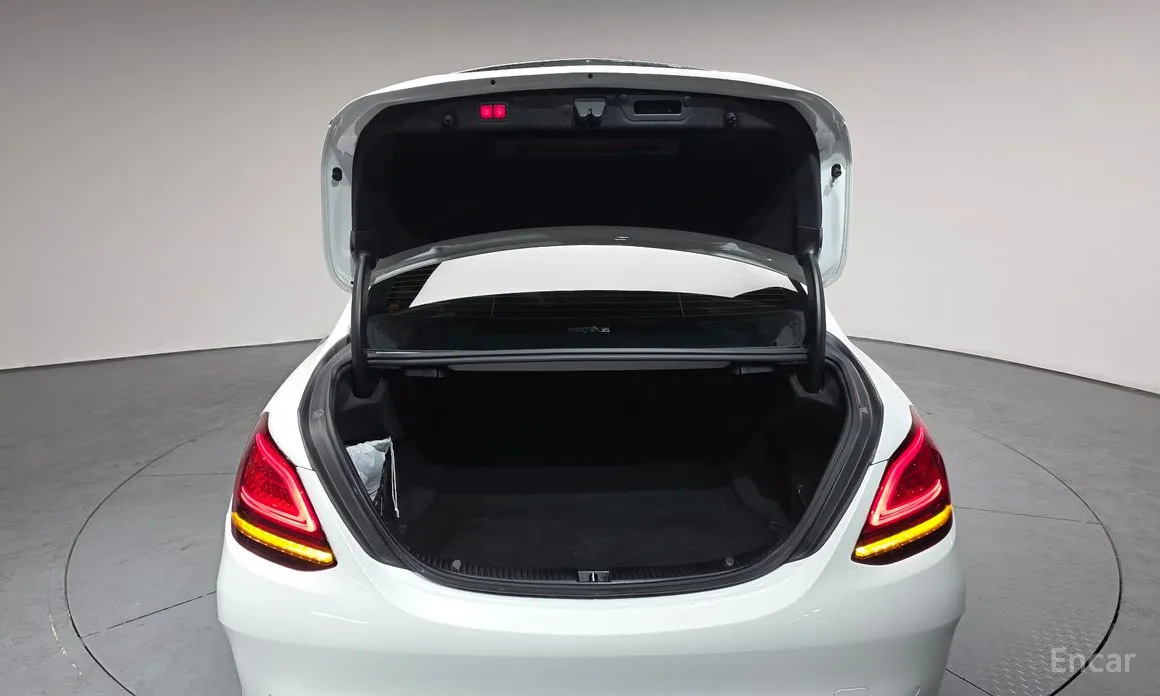 Фото 20 - Mercedes-Benz C-Class