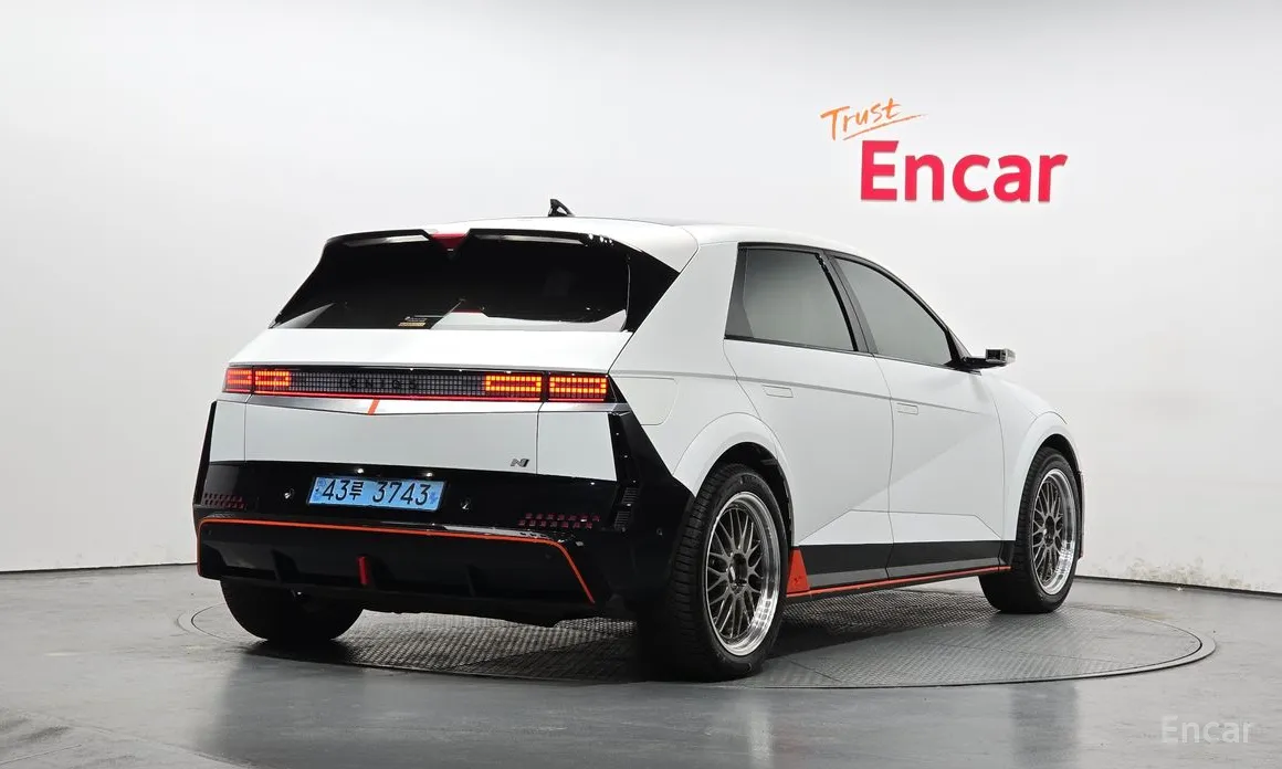 Photo 2 - Hyundai Ioniq 5