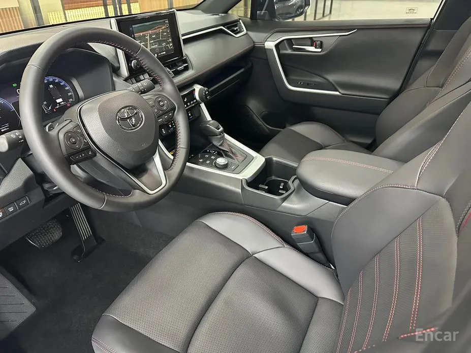 Фото 10 - Toyota RAV4