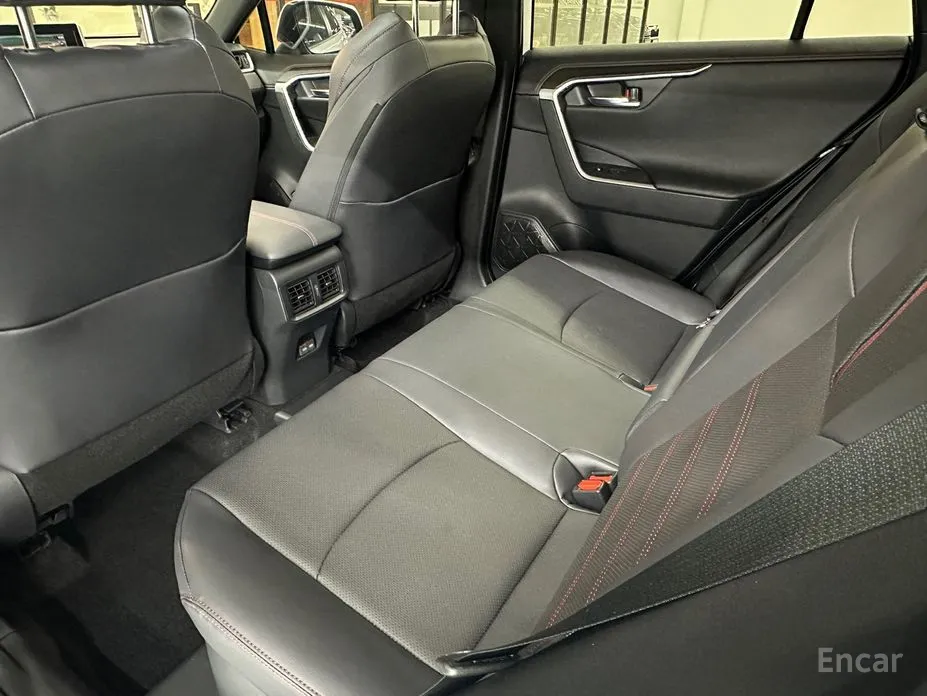 Фото 11 - Toyota RAV4