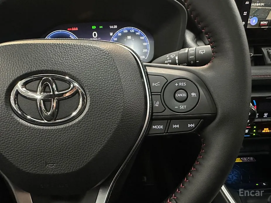 Фото 12 - Toyota RAV4