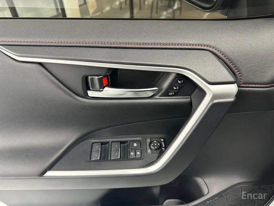 Фото 13 - Toyota RAV4