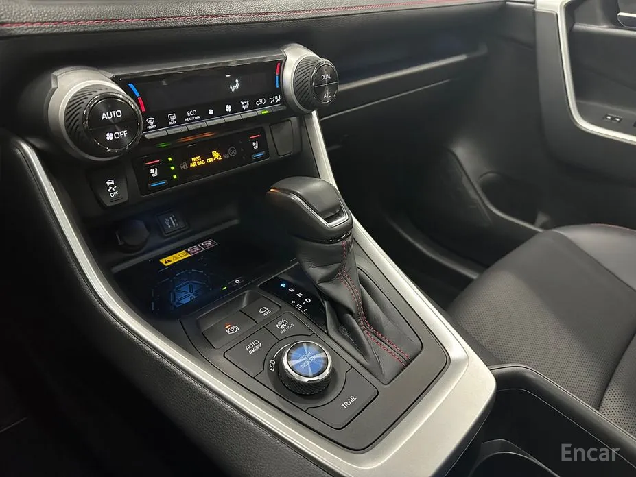 Фото 9 - Toyota RAV4