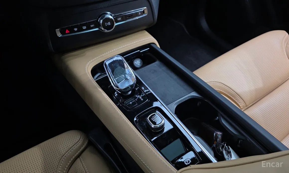 Photo 9 - Volvo XC90