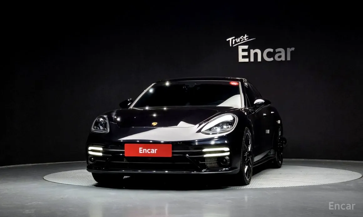 Фото 3 - Porsche Panamera