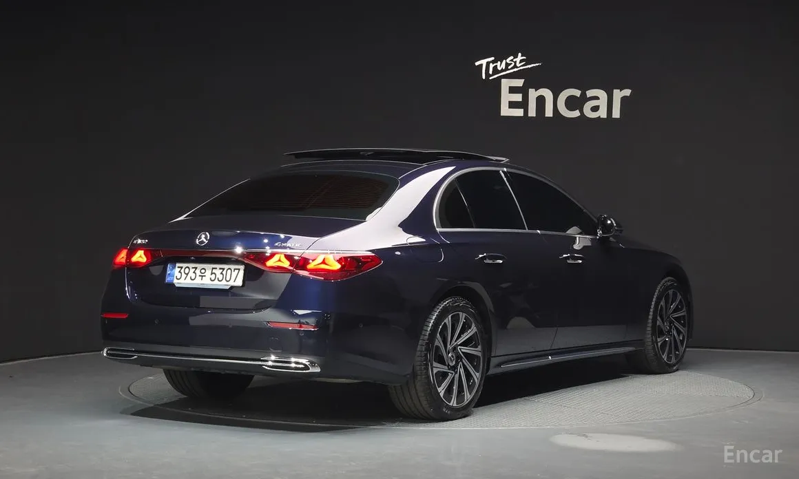 Фото 2 - Mercedes-Benz E-Class