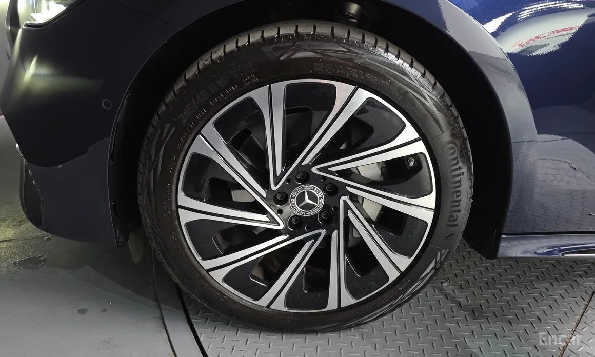 Фото 5 - Mercedes-Benz E-Class