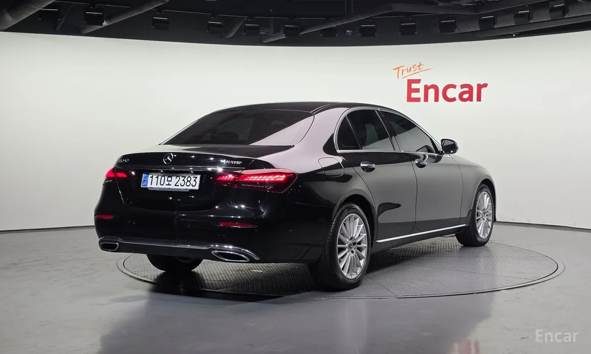 Фото 2 - Mercedes-Benz E-Class