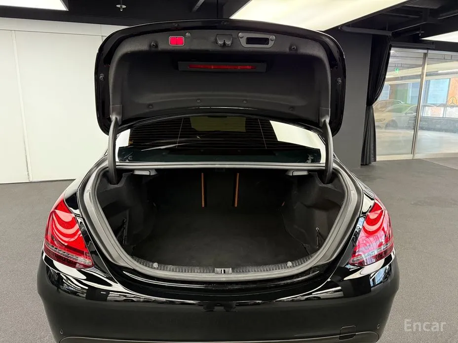 Фото 16 - Mercedes-Benz C-Class