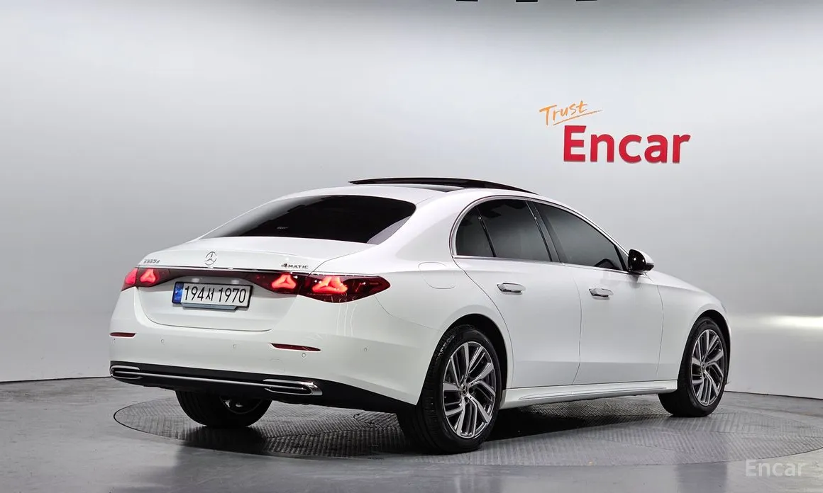 Фото 2 - Mercedes-Benz E-Class