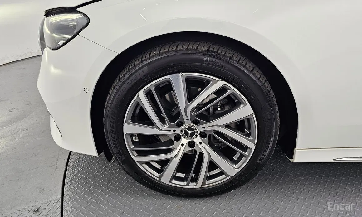 Фото 5 - Mercedes-Benz E-Class