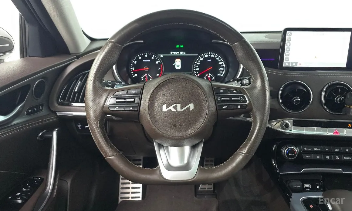 Фото 13 - Kia Stinger