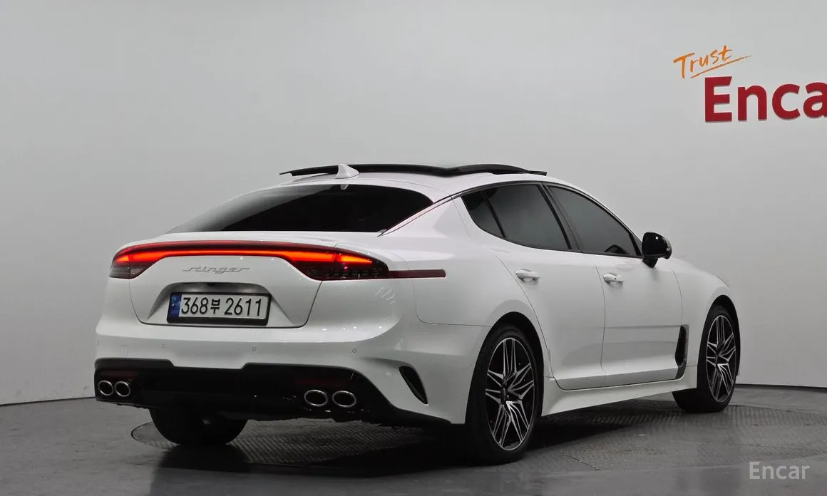 Фото 2 - Kia Stinger