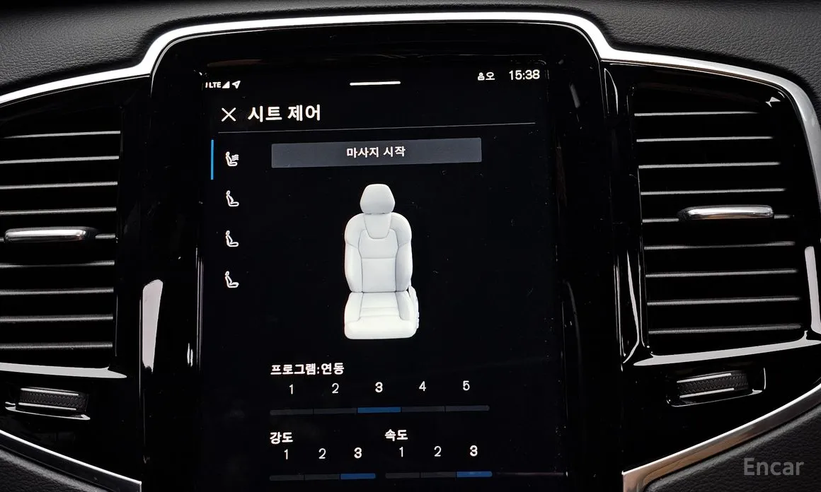 Photo 18 - Volvo XC90