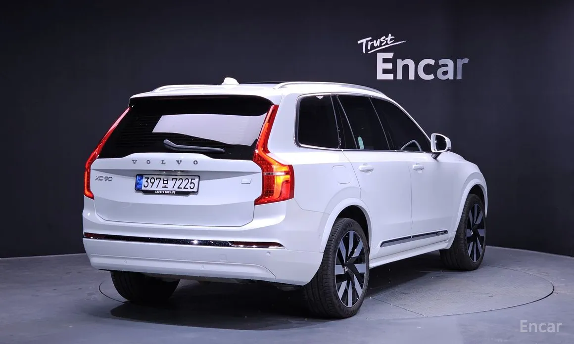 Photo 2 - Volvo XC90