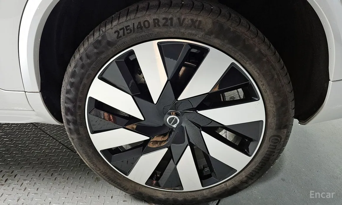 Photo 5 - Volvo XC90