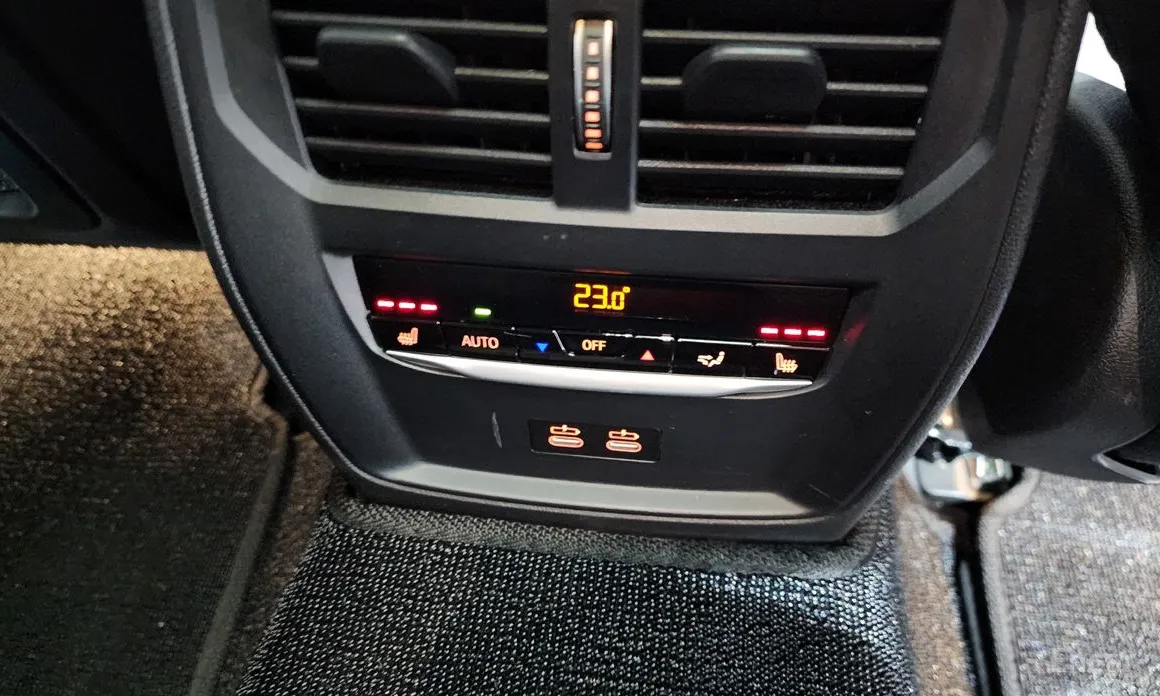 Фото 18 - BMW i4