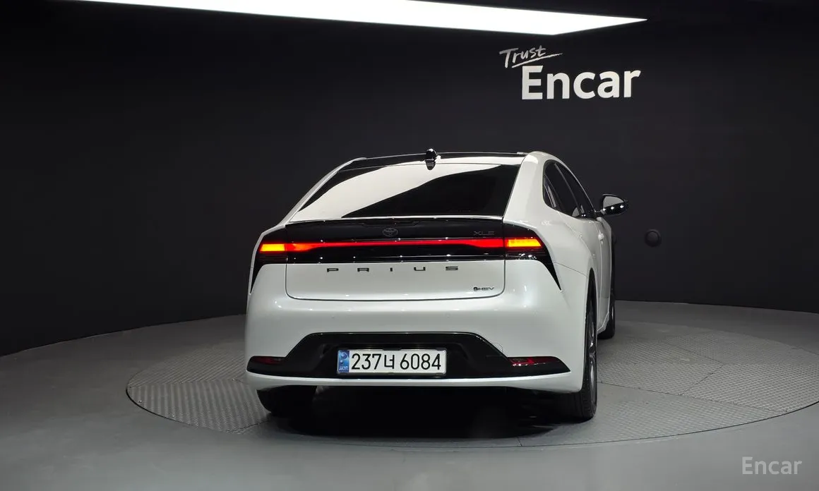 Фото 4 - Toyota Prius