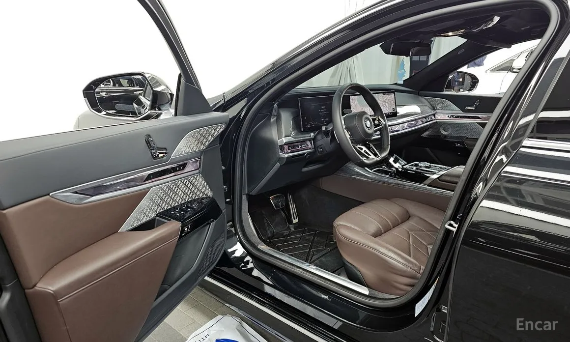 Фото 10 - BMW 7 Series