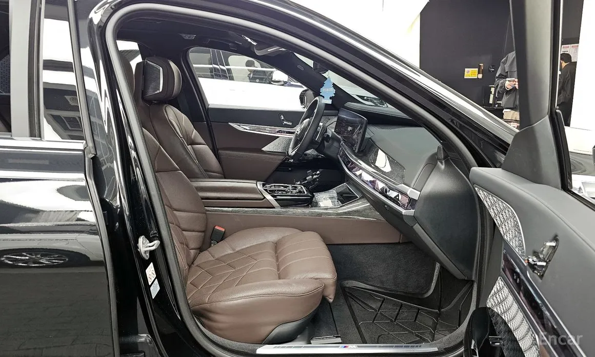 Фото 11 - BMW 7 Series