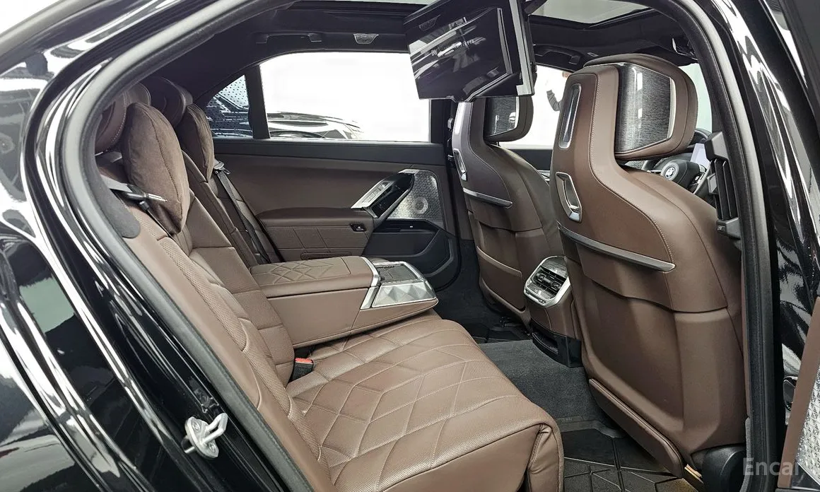 Фото 12 - BMW 7 Series