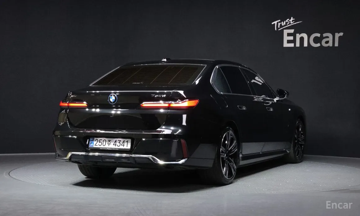 Фото 2 - BMW 7 Series