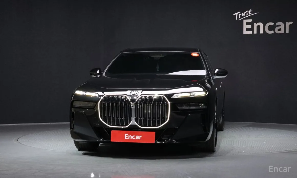 Фото 3 - BMW 7 Series