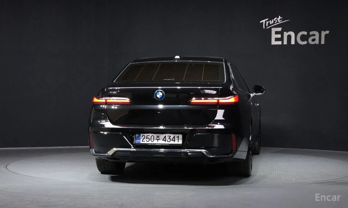 Фото 4 - BMW 7 Series