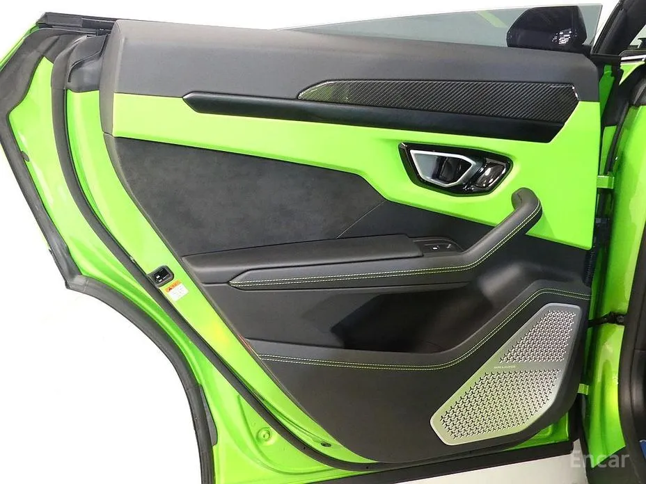 Фото 13 - Lamborghini Urus