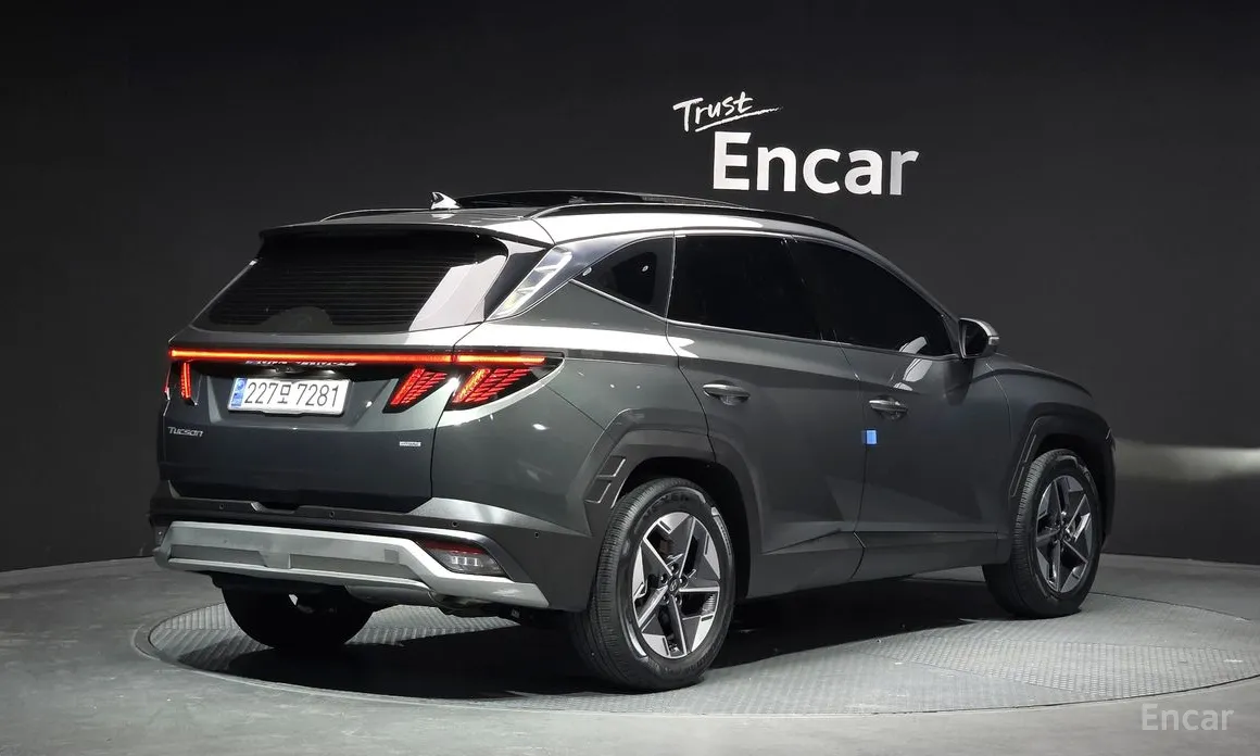 Photo 2 - Hyundai Tucson