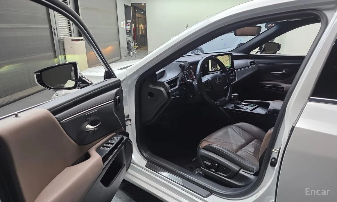 Фото 10 - Lexus ES