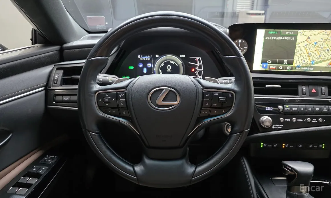 Фото 13 - Lexus ES