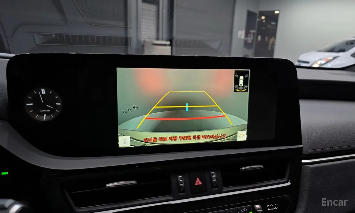 Фото 17 - Lexus ES