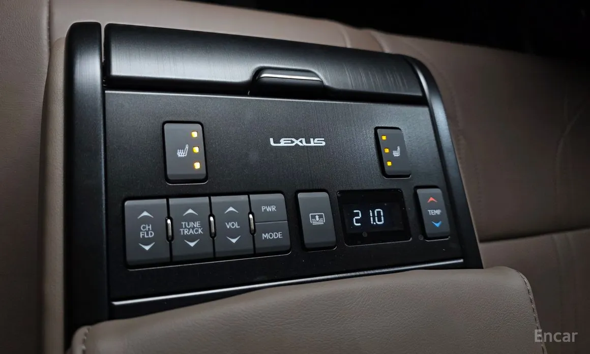 Фото 18 - Lexus ES